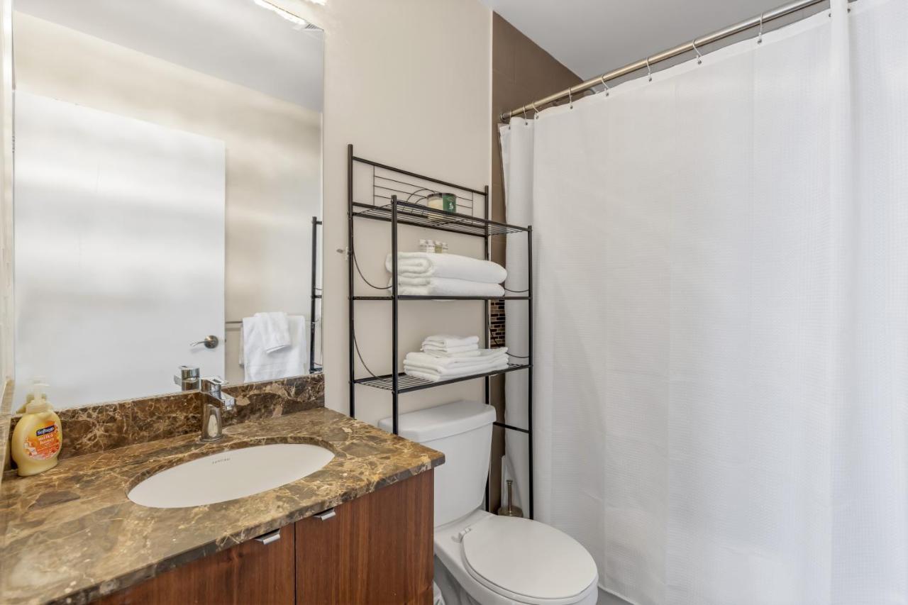 Ultra Luxurious 2.5 Bedroom 2 Full Bathroom 1 Parking Condo Near Sq1 Striking Views Mississauga Luaran gambar