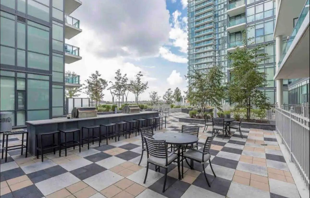 Ultra Luxurious 2.5 Bedroom 2 Full Bathroom 1 Parking Condo Near Sq1 Striking Views Mississauga Luaran gambar